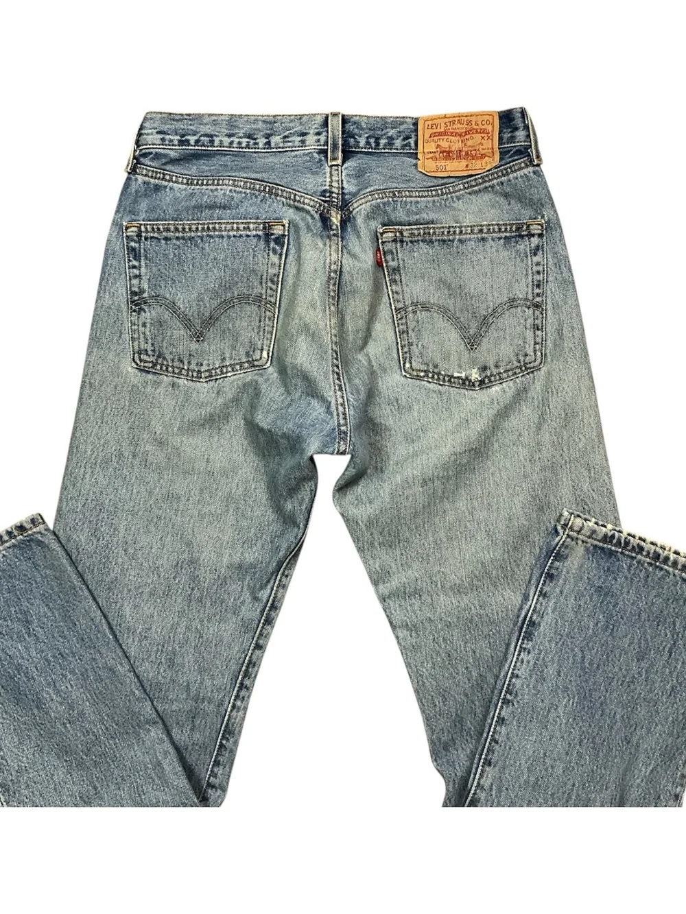 Y2K Levi’s 501 button fly medium wash 100% cotton straight leg jeans 31 x 30